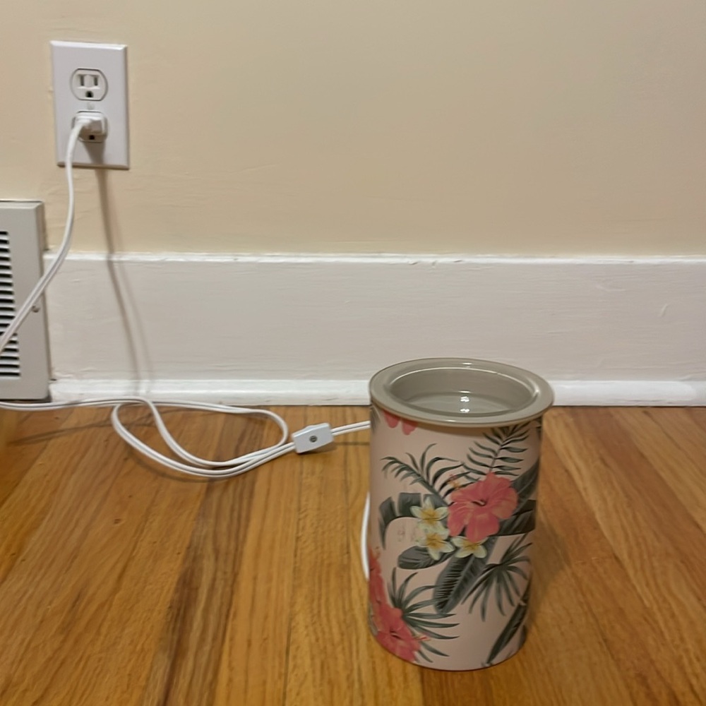 Authentic Scentsy Home Warmer - Picture 3 of 8